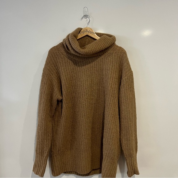 EVERLANE The Alpaca Oversized Ribbed Turtleneck Sweater - Picture 8 of 12